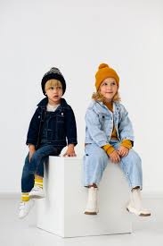 KIDS WEAR/TOYS